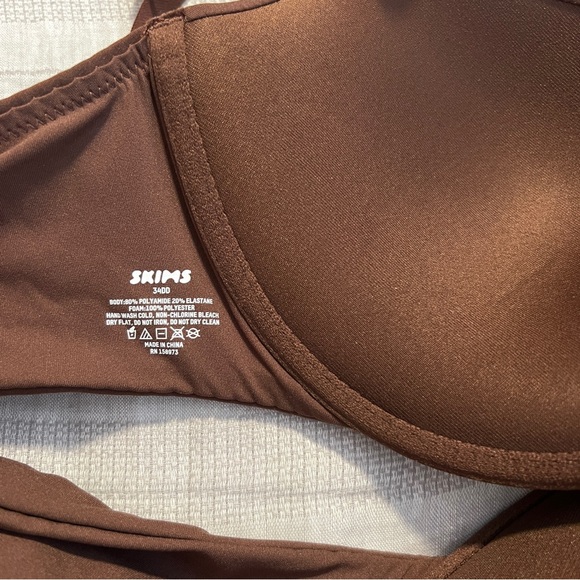SKIMS NWT fits everybody push up bra SIZE 34DD - Picture 6 of 6